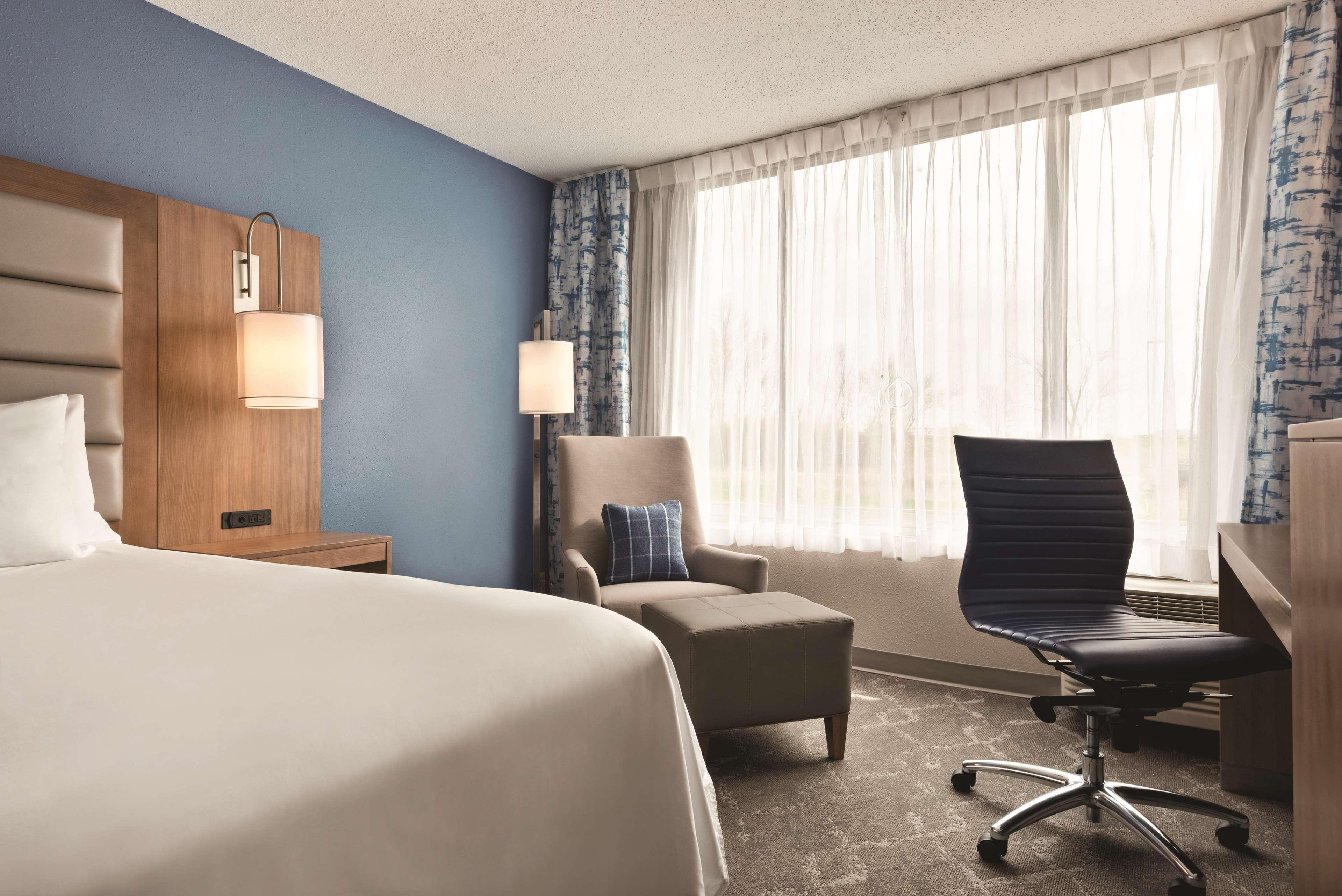 Radisson Hotel And Conference Center فوند دو لاك المظهر الخارجي الصورة