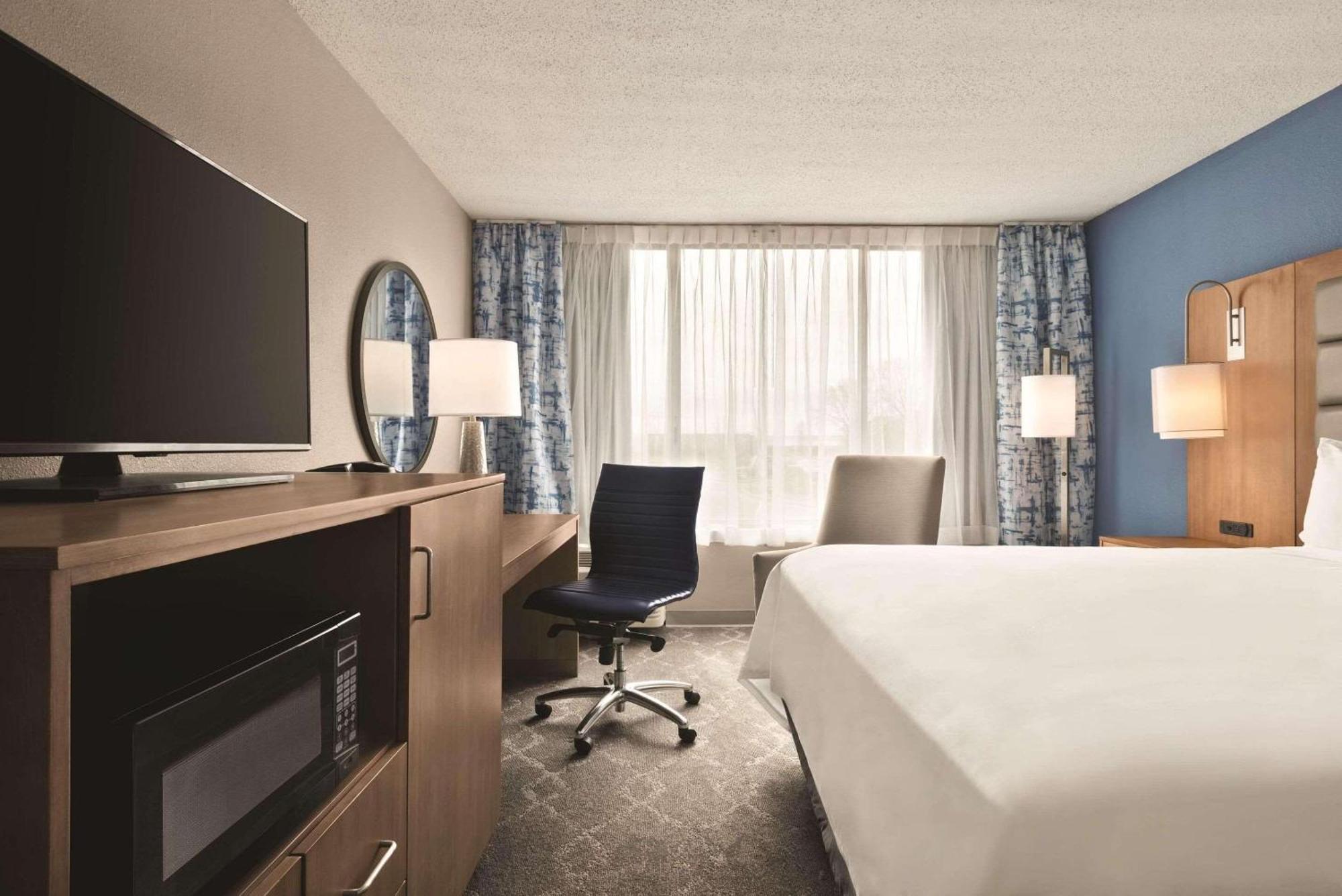 Radisson Hotel And Conference Center فوند دو لاك المظهر الخارجي الصورة