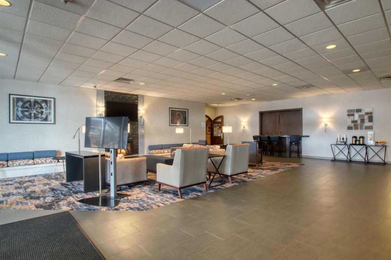 Radisson Hotel And Conference Center فوند دو لاك المظهر الخارجي الصورة