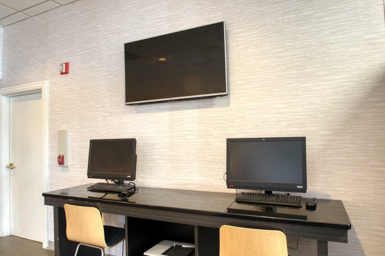 Radisson Hotel And Conference Center فوند دو لاك المظهر الخارجي الصورة