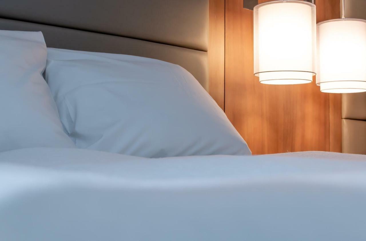 Radisson Hotel And Conference Center فوند دو لاك المظهر الخارجي الصورة